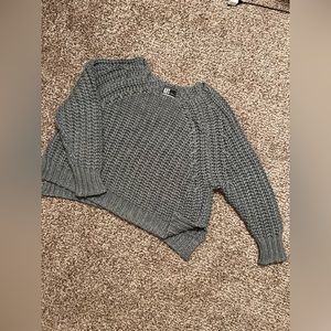 CHUNKY CREWNECK KNIT SWEATER